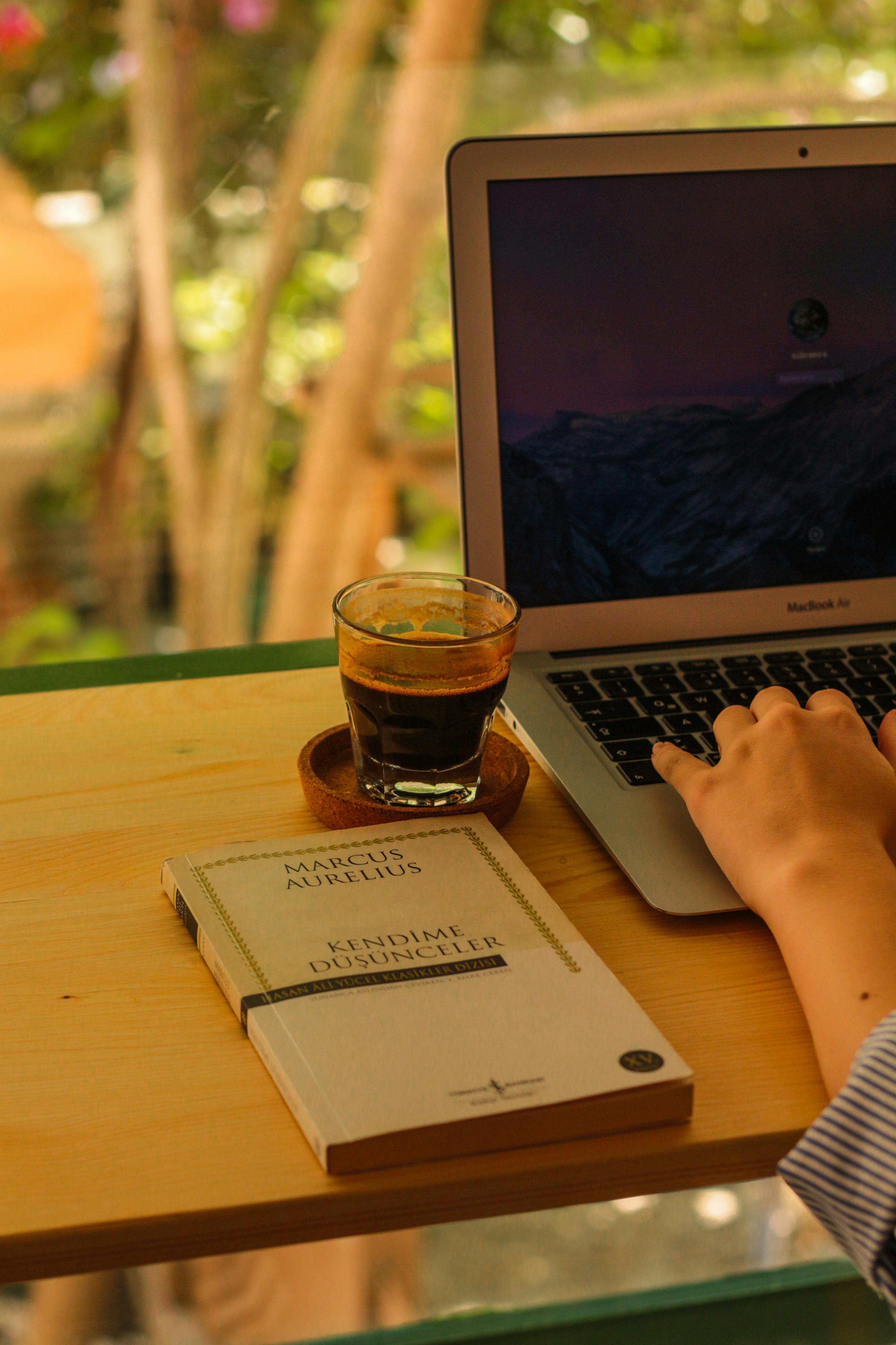 Notebook and light representing free teachings